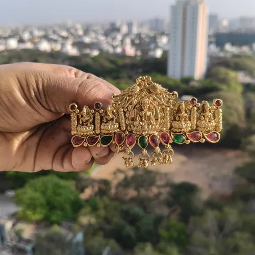 ETHNIC WEAR CENTRE CLIP